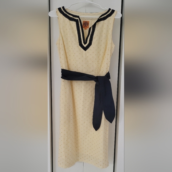 Tory Burch Elegant Cream Dress with Navy Blue Belt - Picture 5 of 10